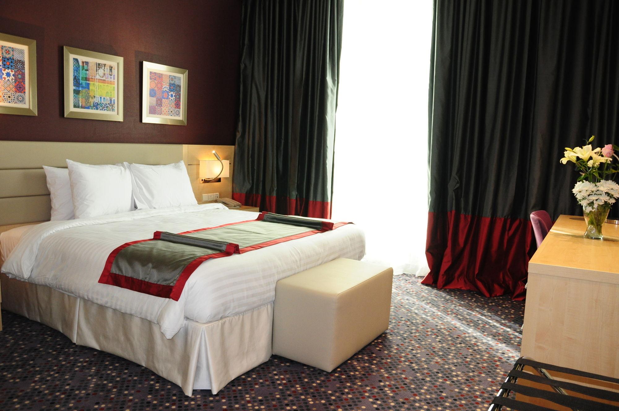 Sas Residence & Hotel, Dhahran - Formerly Radisson Blu Ал Хубар Екстериор снимка